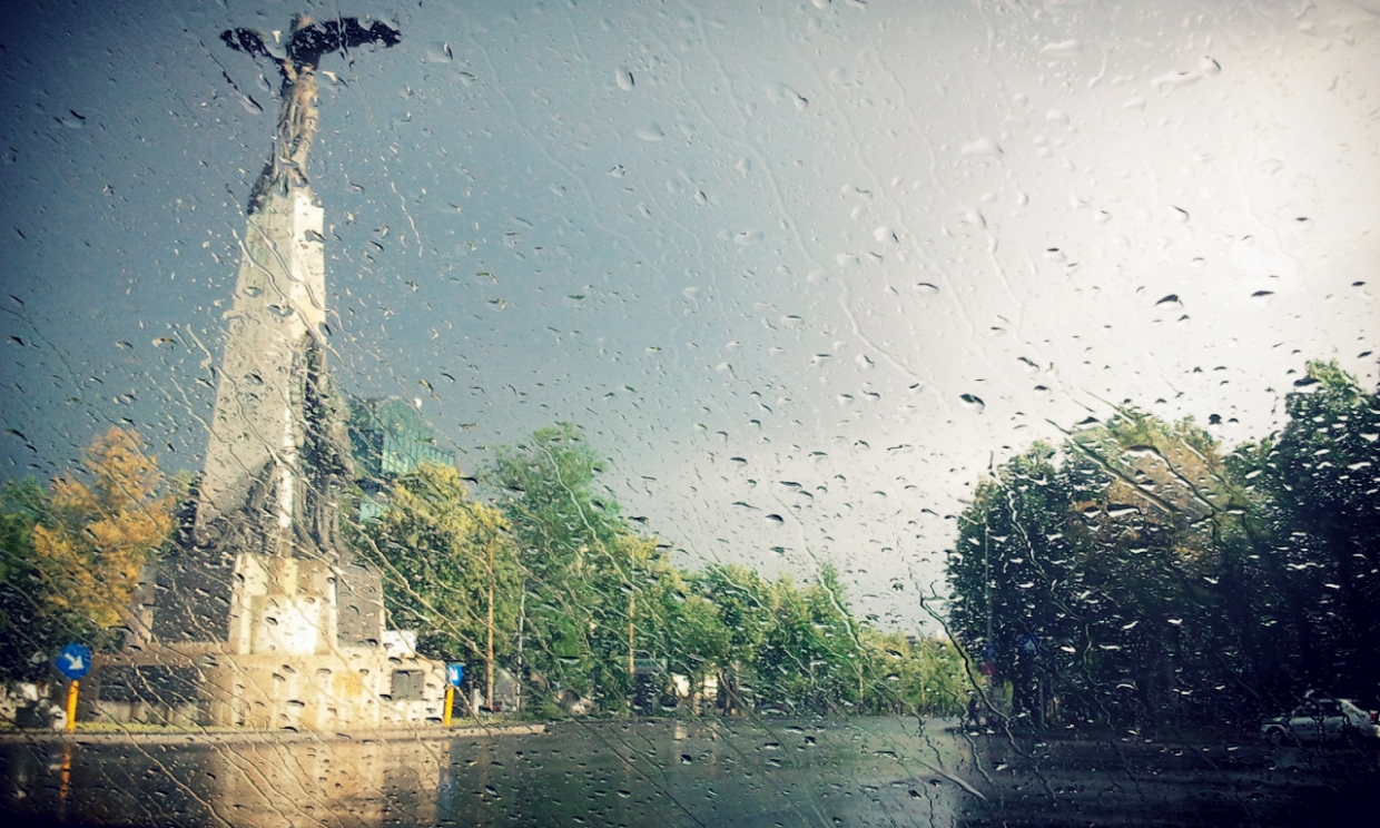 Astăzi ai parte de ploi și vânt în toată țara. Ce temperaturi te așteaptă în acest weekend