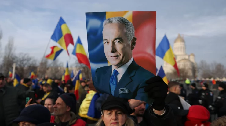 VIDEO. Au loc proteste în fața Parlamentului pentru susținerea candidaturii lui Călin Georgescu