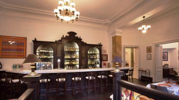 Le Bistrot Français este singurul restaurant din România cu un meniu semnat de un Chef cu două stele Michelin. Ce experiențe unice te așteaptă