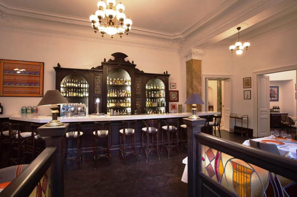 Le Bistrot Français este singurul restaurant din România cu un meniu semnat de un Chef cu două stele Michelin. Ce experiențe unice te așteaptă