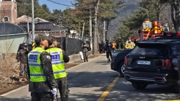 Un avion de luptă KF-16 a lansat din greșeală 8 bombe într-un cartier civil din Coreea de Sud