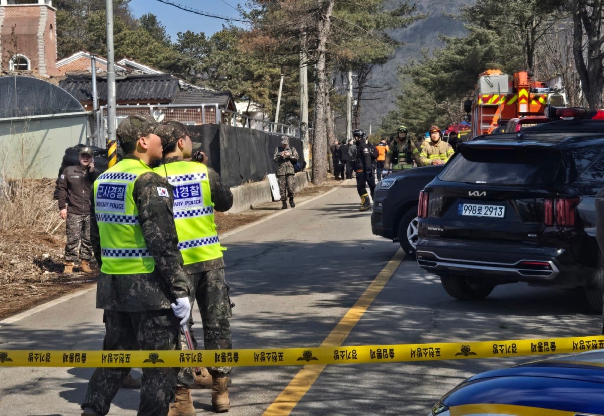 Un avion de luptă KF-16 a lansat din greșeală 8 bombe într-un cartier civil din Coreea de Sud