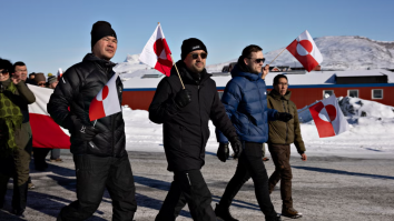 Groenlanda fierbe din cauza vizitei delegației americane. Premierul Egede acuză SUA de interferență politică