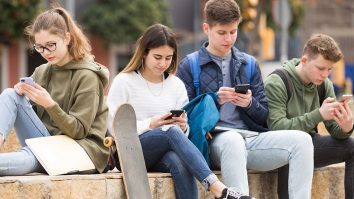 Românii sunt printre cei mai activi consumatori de rețele sociale. Ovidiu Ioan Moisescu, profesor UBB: „Social media nu pune la dispoziție mijloace care țin cont de trăsături de personalitate”