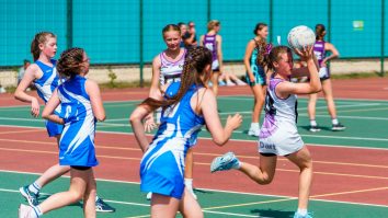 Elevii din România au o singură oră de sport pe săptămână la școală. Horațiu Dumitrescu, antrenor de fitness: „Digitalizarea a luat fața activităților sportive”