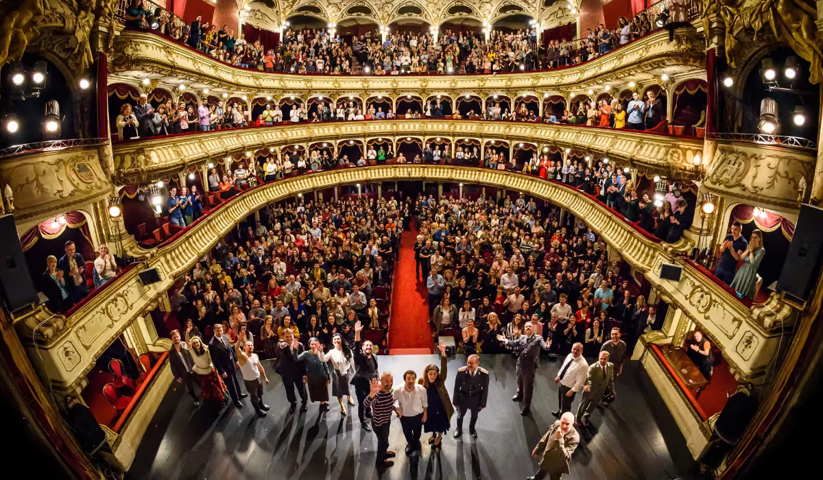 Astăzi sărbătorim Ziua Mondială a Teatrului. Lari Georgescu: „Teatrul este unul dintre cele mai frumoase lucruri care mi s-au întâmplat”