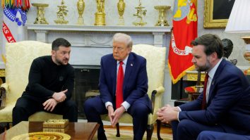 Trump a ordonat o „pauză” pentru orice ajutor militar acordat Ucrainei, după cearta cu Zelenski