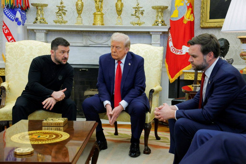 Trump a ordonat o „pauză” pentru orice ajutor militar acordat Ucrainei, după cearta cu Zelenski