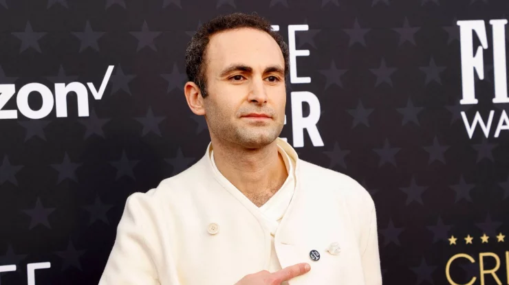 Un celebru actor din seria The Crown este interogat de poliție în urma unui protest pro-palestinian. Ce a declarat Khalid Abdalla