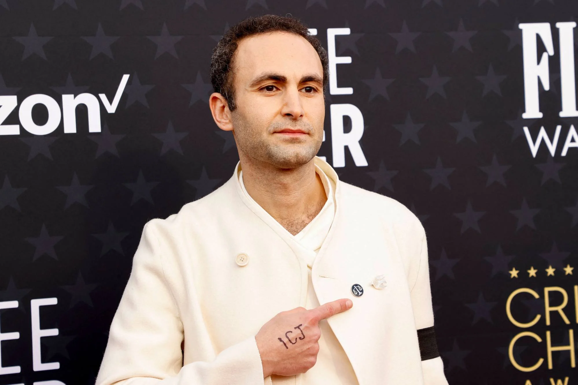 Un celebru actor din seria The Crown este interogat de poliție în urma unui protest pro-palestinian. Ce a declarat Khalid Abdalla