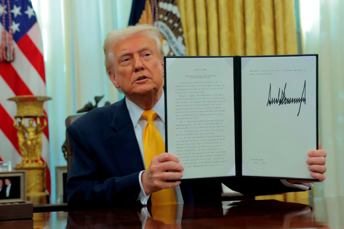 Donald Trump a semnat un ordin executiv care a dus la reducerea activității Voice of America. 1.300 de persoane au fost „trimise în concediu”