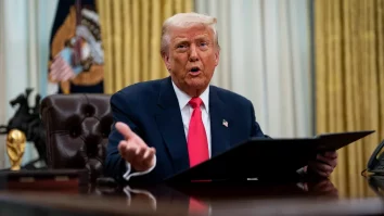 Un judecător federal a dispus agențiilor guvernamentale să restabilească locurile de muncă ale angajaților concediați de administrația Trump