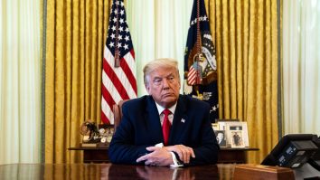 Trump îl atacă din nou pe Zelenski: „Ar trebui să fie mai recunoscător. Suntem pe punctul de a ajunge la un acord de încetare a focului în Ucraina, iar poziția Europei a fost pozitivă. Cine nu vrea să încheie o înțelegere nu va mai fi mult prin preajmă”