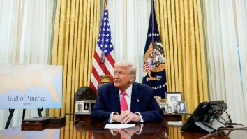 Donald Trump nu are încredere că partenerii din NATO vor răspunde solicitării de ajutor a SUA. Președintele ar putea renunța la articolul 5 al tratatului