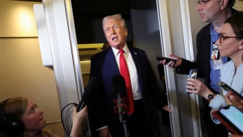 Donald Trump îl avertizează pe Zelenski că va avea „probleme mari” dacă nu semnează acordul mineralelor cu SUA