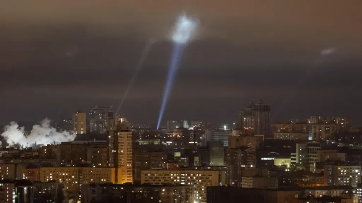 Rusia și Ucraina au continuat să se atace reciproc cu drone și rachete, în ciuda apelului dintre Vladimir Putin și Donald Trump