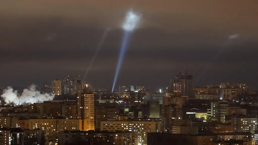 Rusia și Ucraina au continuat să se atace reciproc cu drone și rachete, în ciuda apelului dintre Vladimir Putin și Donald Trump