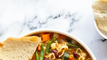 Descoperă Supa Veggiestrone. Tudor Apostranu, chef bucătar: „Mănâncă ce-ți oferă anotimpul”