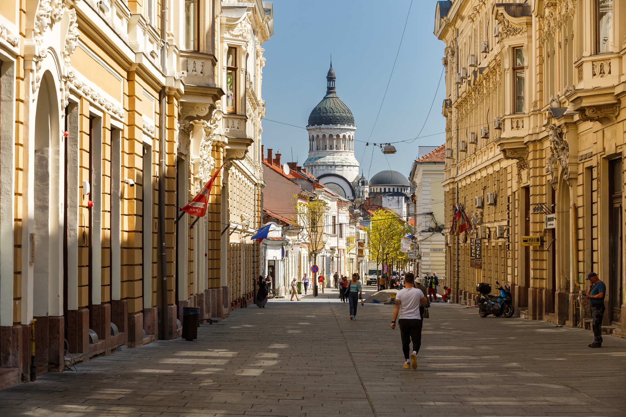 Ploi și vânt puternic în mare parte din țară. Cum va fi vremea în weekend