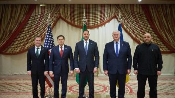 BREAKING NEWS: Ucraina acceptă propunerea SUA pentru o încetare imediată a focului de 30 de zile. Trump a decis să reia ajutorul militar și partajarea informațiilor cu Ucraina