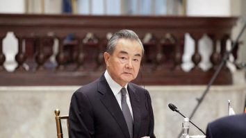 China ripostează la tarifele SUA: „Marile puteri nu ar trebui să-i intimideze pe cei slabi”