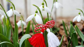 Zona din România în care femeile oferă mărțișoare bărbaților: Care este obiceiul specific Bucovinei