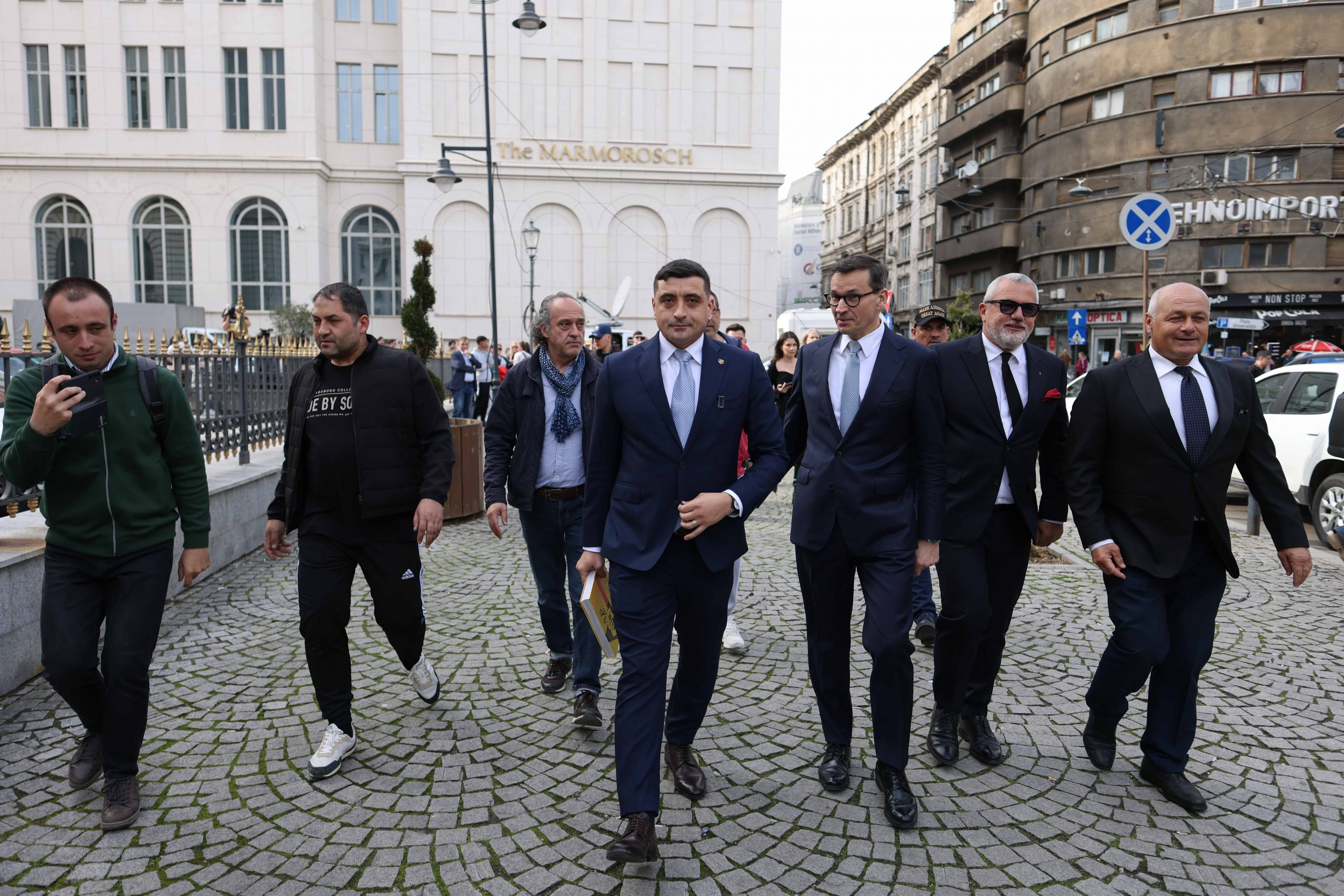 11 candidați au rămas în cursa prezidențială. Ce surprize ne așteaptă în campania electorală? Ilie Bolojan s-a întâlnit cu Nicușor Dan, deși Constituția nu-i permite