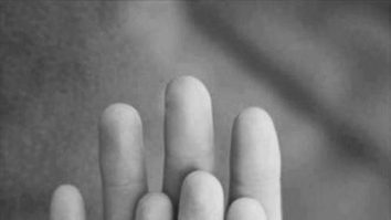 Numărul nașterilor scade drastic în România. Tot mai multe femei aleg să nu aibă copii sau amână maternitatea