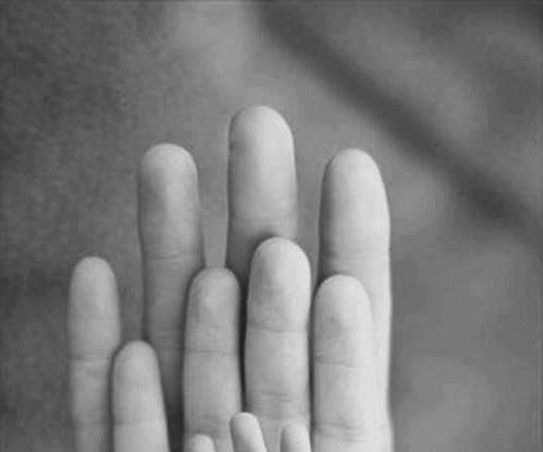 Numărul nașterilor scade drastic în România. Tot mai multe femei aleg să nu aibă copii sau amână maternitatea