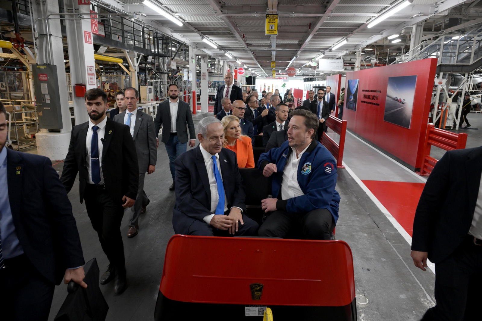 Benjamin Netanyahu vrea să comande mașini Tesla de la Elon Musk pentru înalți funcționari israelieni
