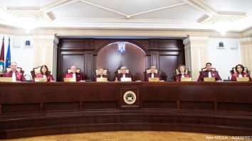 CCR-ul și BEC-ul formează în jurul alegerilor prezidențiale un labirint juridic. Ce discrepanțe apar între deciziile luate de cele două instituții