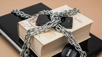 Tu te simți liber pe Internet? Mihnea Stoica, elev: „Tinerii evită să adreseze anumite probleme”