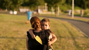 ParentED: 96% dintre copiii care au parte de empatie sunt mai perseverenți. Cum pot părinții să construiască o relație sănătoasă cu cei mici