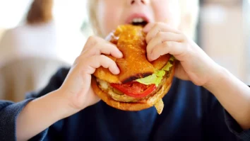 În România, un copil din patru suferă de obezitate. Florin Neby: „Vina nu le aparține doar părinților. Copilul ar trebui să meargă și la orele de sport”