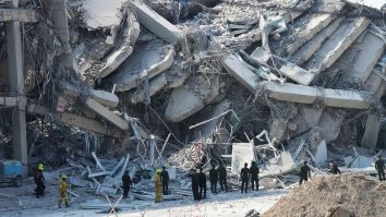 Bilanțul victimelor cutremurului din Myanmar a depășit 1.000 persoane. Echipele de salvare au adus excavatoare pentru clădirile prăbușite