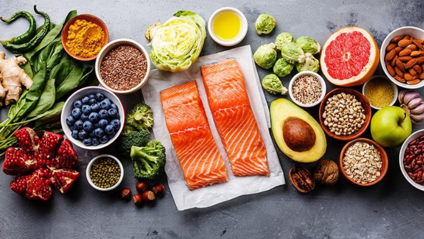 Ce impact are dieta mediteraneană asupra organismului? Poate preveni și trata boli cardiovasculare și chiar anumite forme de cancer