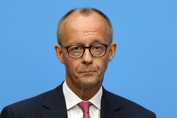 Friedrich Merz propune împărțirea armelor nucleare cu Franța și Marea Britanie. El vorbește și despre creșterea cheltuielilor de apărare