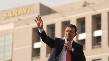 Primarul Istanbulului, rivalul lui Erdogan, a fost arestat sub acuzații de corupție și legături cu terorismul