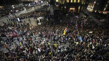 Libertatea presei este în pericol în Serbia, pe fondul protestelor și atacurilor asupra jurnaliștilor