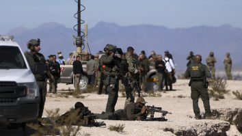 Pentagonul trimite aproape 3.000 de soldați activi la granița dintre SUA și Mexic