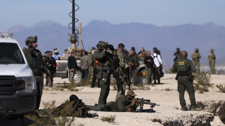 Pentagonul trimite aproape 3.000 de soldați activi la granița dintre SUA și Mexic