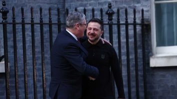 Zelenski este primit în aplauzele englezilor. Marea Britanie își reafirmă susținerea pentru Ucraina