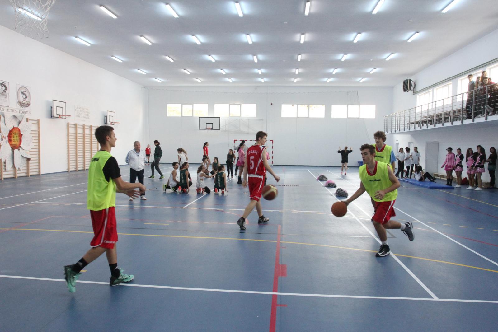 Ministerul Educației ia în calcul dublarea orelor de sport în licee și introducerea educației nutriționale în școli