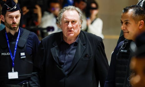 Gérard Depardieu a recunoscut că a apucat de șolduri o femeie, dar a negat că ar fi fost vorba de o agresiune sexuală