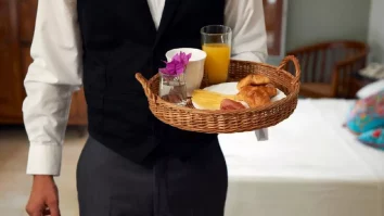 Deficitul de anajați amenință HoReCa. La nivel național, lipsa forței de muncă ajunge la 25%