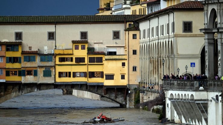Ploile torențiale au paralizat Florența. Autoritățile au decis închiderea Catedralei și a Galeriilor Uffizi