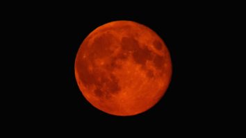 Spectacolul celest „Luna sângerie” a avut loc azi dimineață. Cătălin Beldea: „Este un fenomen destul de rar”