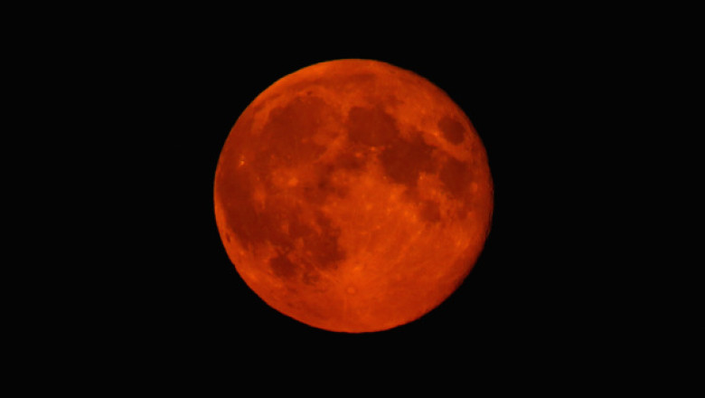 Spectacolul celest „Luna sângerie” a avut loc azi dimineață. Cătălin Beldea: „Este un fenomen destul de rar”