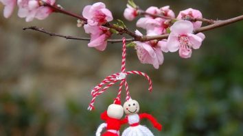 Mărțișorul simbolizează mai mult decât venirea primăverii. Care sunt obiceiurile și legendele acestei sărbători