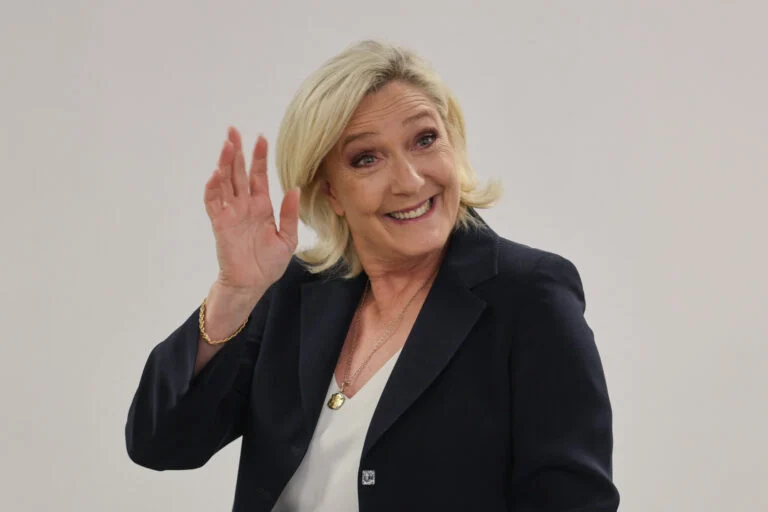 Politicienii din Franța pot fi excluși din funcții dacă sunt condamnați penal. Ce riscă Marine Le Pen